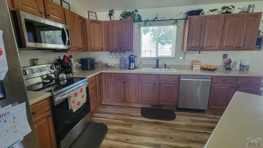 12 Grant Avenue Penrose CO 81240