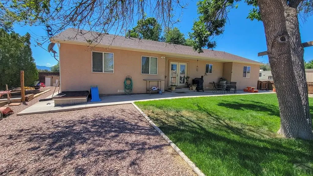 12 Grant Avenue Penrose CO 81240