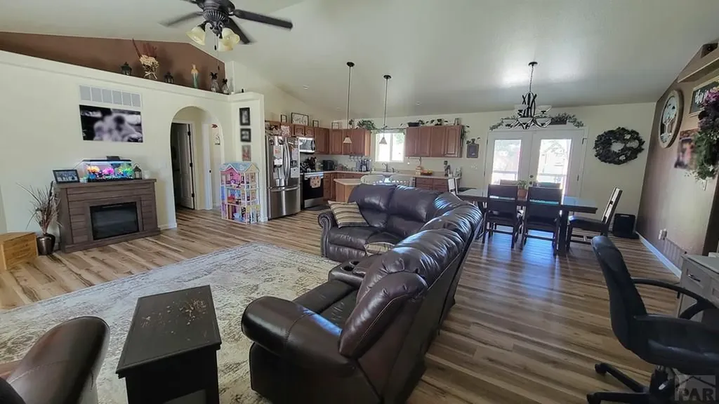 12 Grant Avenue Penrose CO 81240