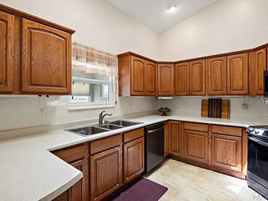 1060 W Stallion Drive Pueblo CO 81007