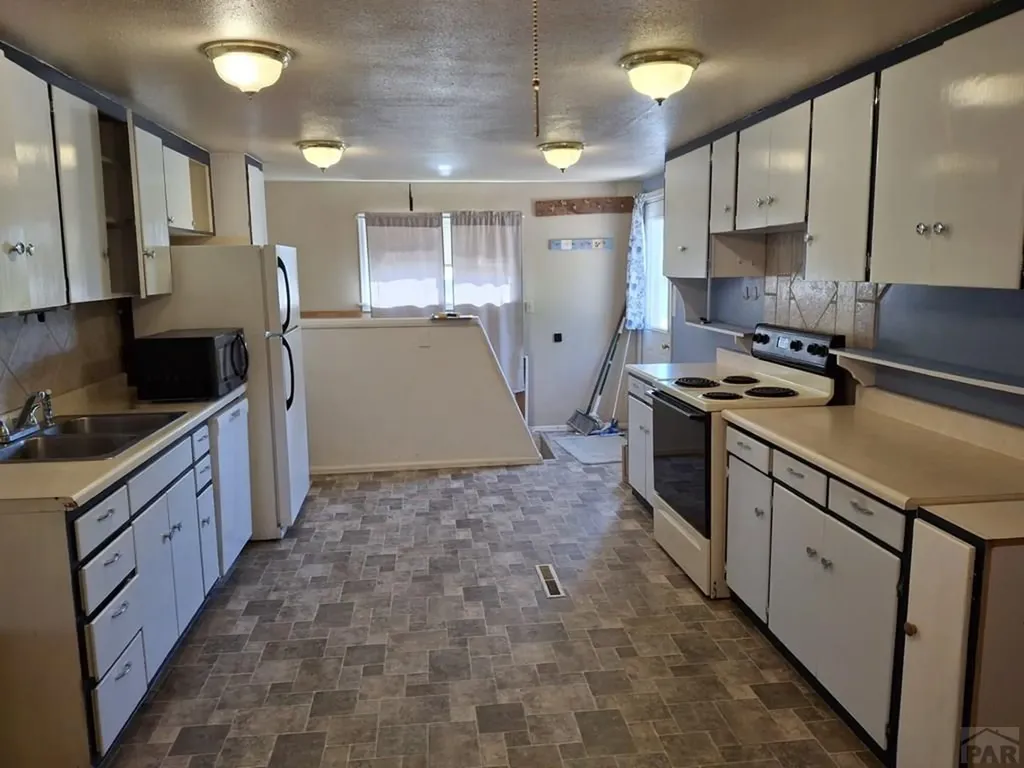 209 5th Street Fowler CO 81039