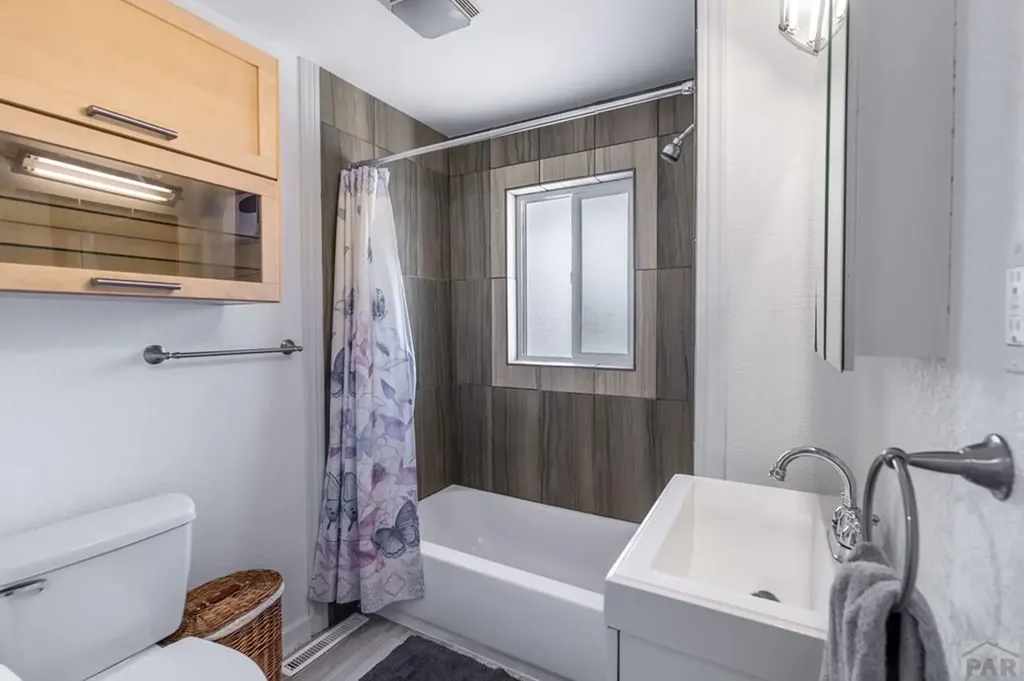 1611 Englewood Drive Pueblo CO 81005