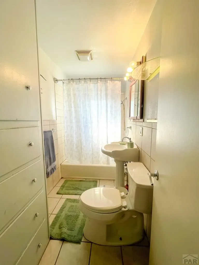 2117 Raton Avenue La Junta CO 81050