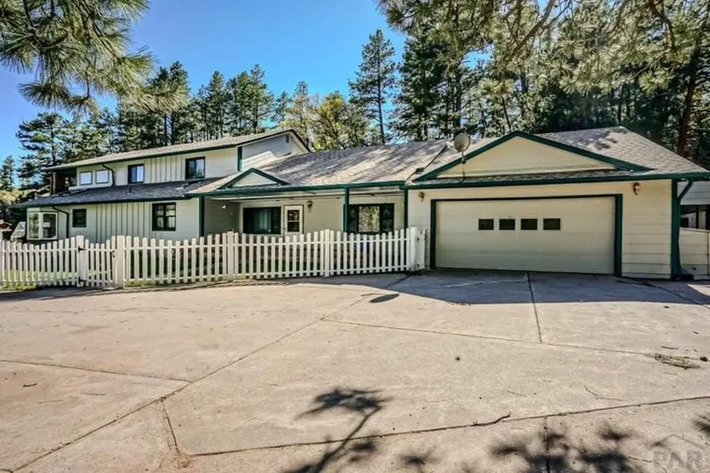 5207 North Creek Road Beulah CO 81023