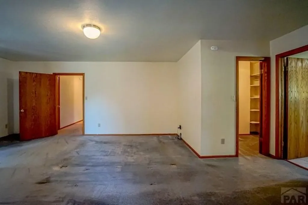 5207 North Creek Road Beulah CO 81023