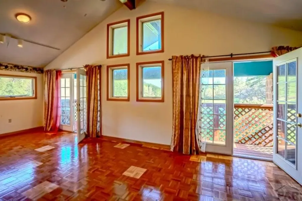 5207 North Creek Road Beulah CO 81023