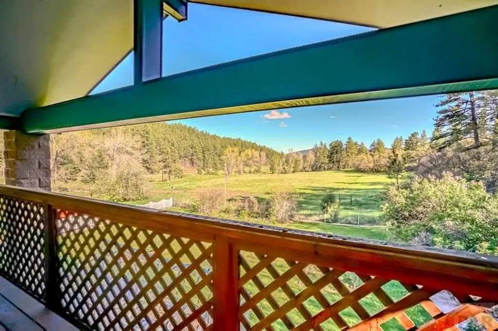 5207 North Creek Road Beulah CO 81023