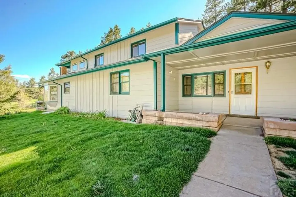 5207 North Creek Road Beulah CO 81023