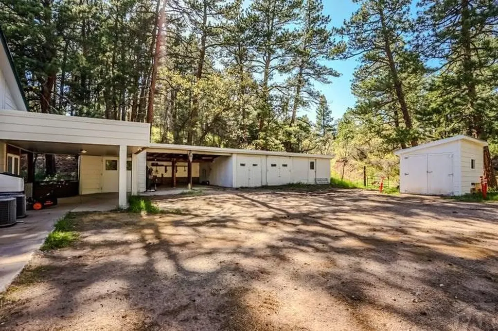 5207 North Creek Road Beulah CO 81023