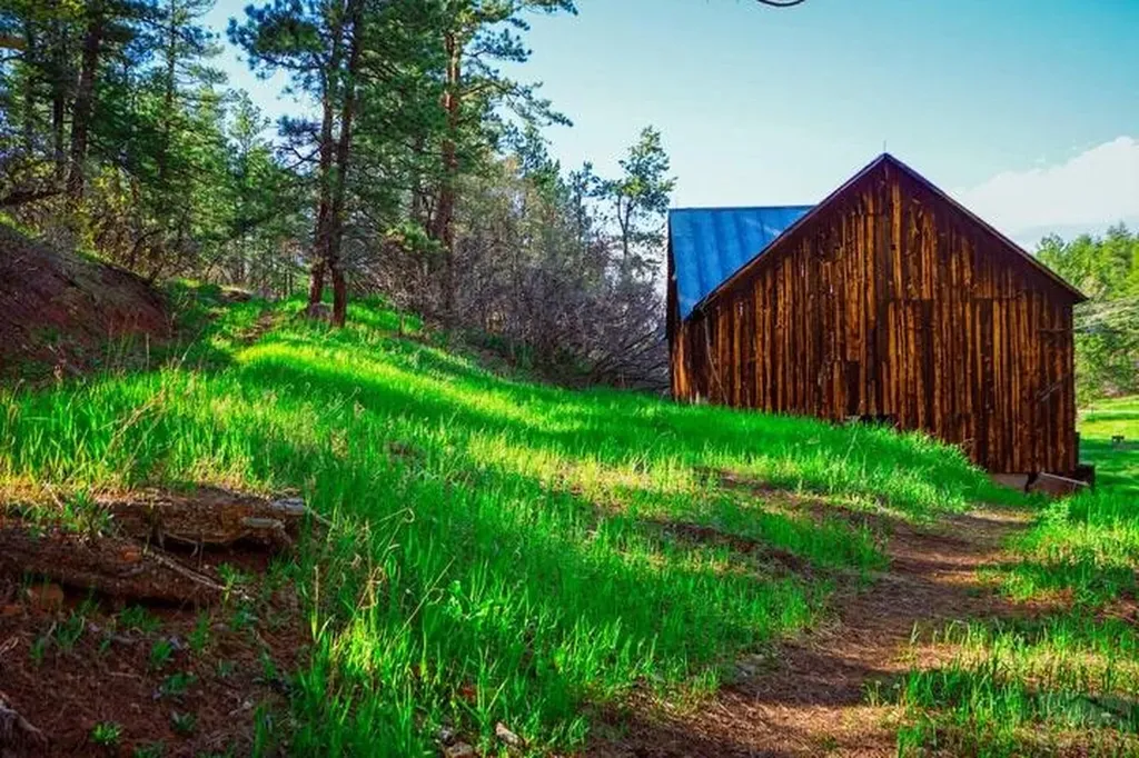 5207 North Creek Road Beulah CO 81023