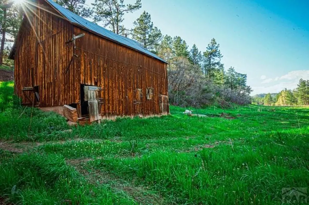 5207 North Creek Road Beulah CO 81023