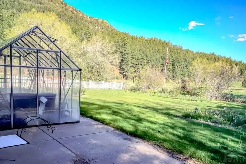 5207 North Creek Road Beulah CO 81023