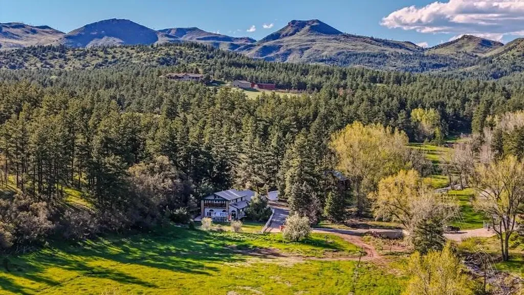 5207 North Creek Road Beulah CO 81023