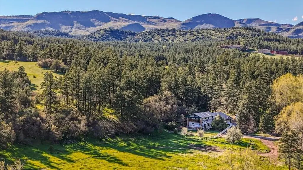 5207 North Creek Road Beulah CO 81023