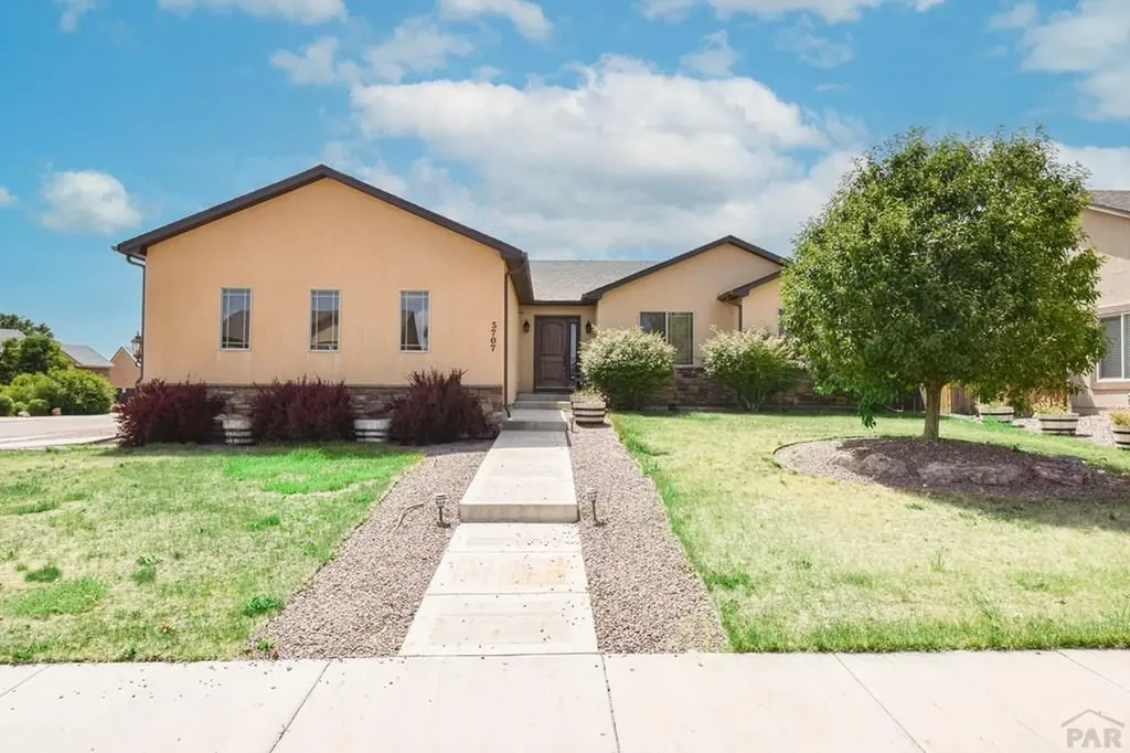 5707 Mark Twain Lane Pueblo CO 81008