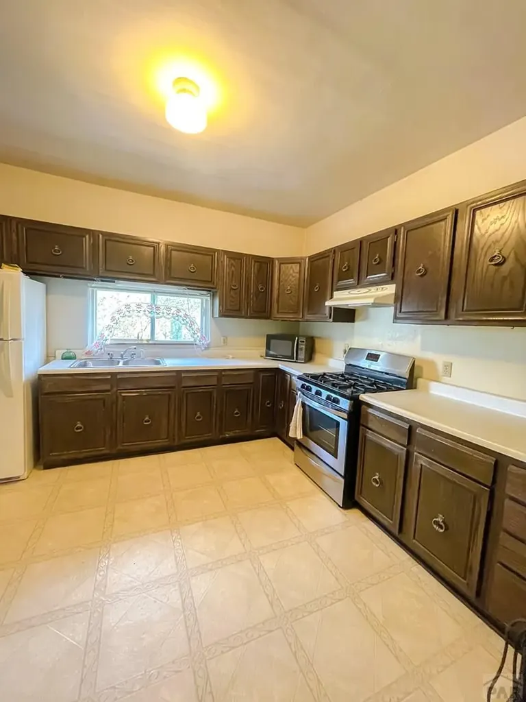 208 Lewis Avenue La Junta CO 81050