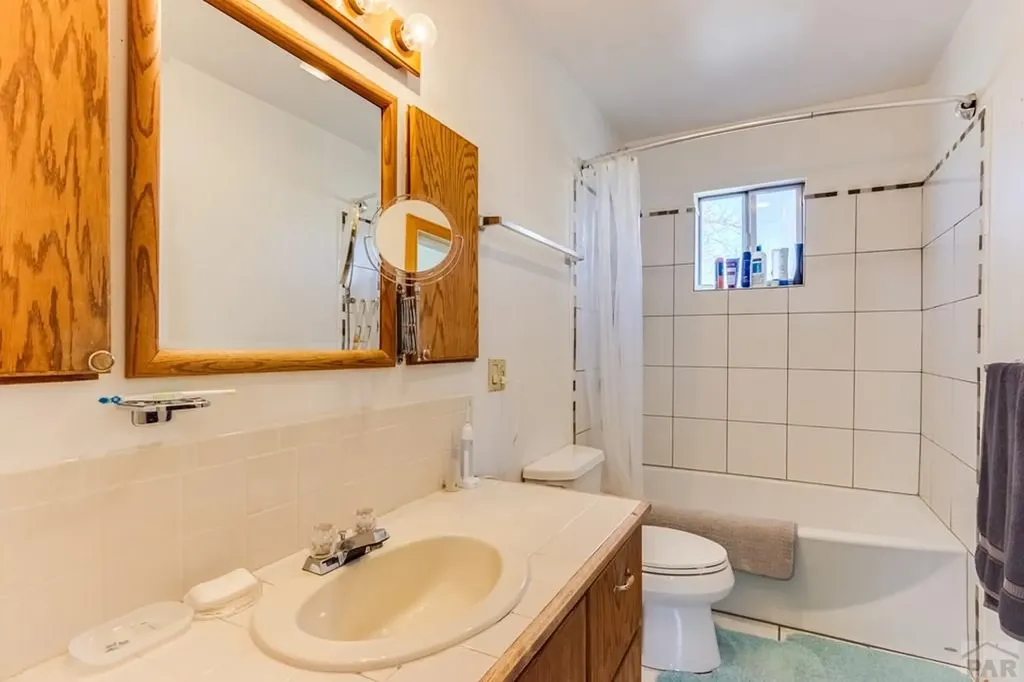 137 Cucharas Street La Veta CO 81055