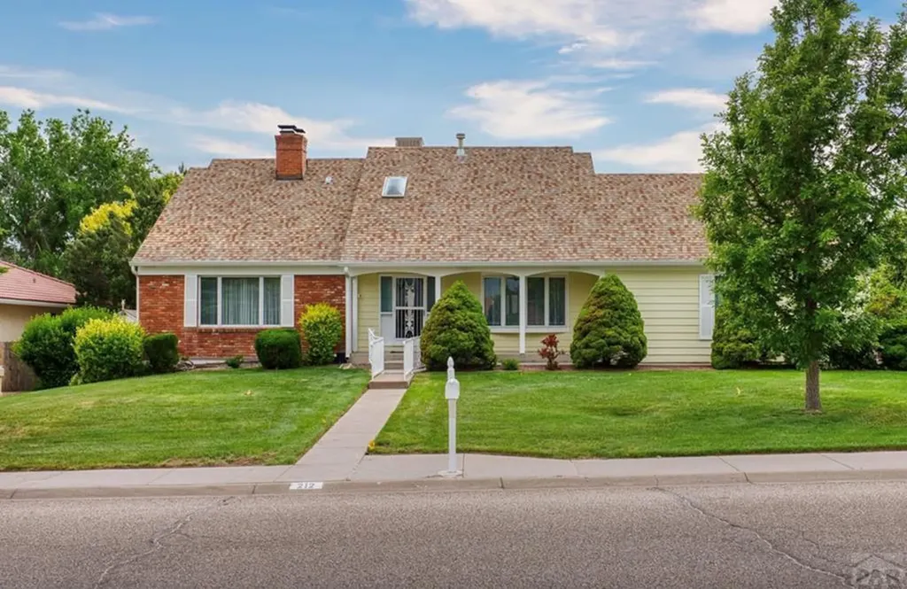 212 Bridle Trail Pueblo CO 81005