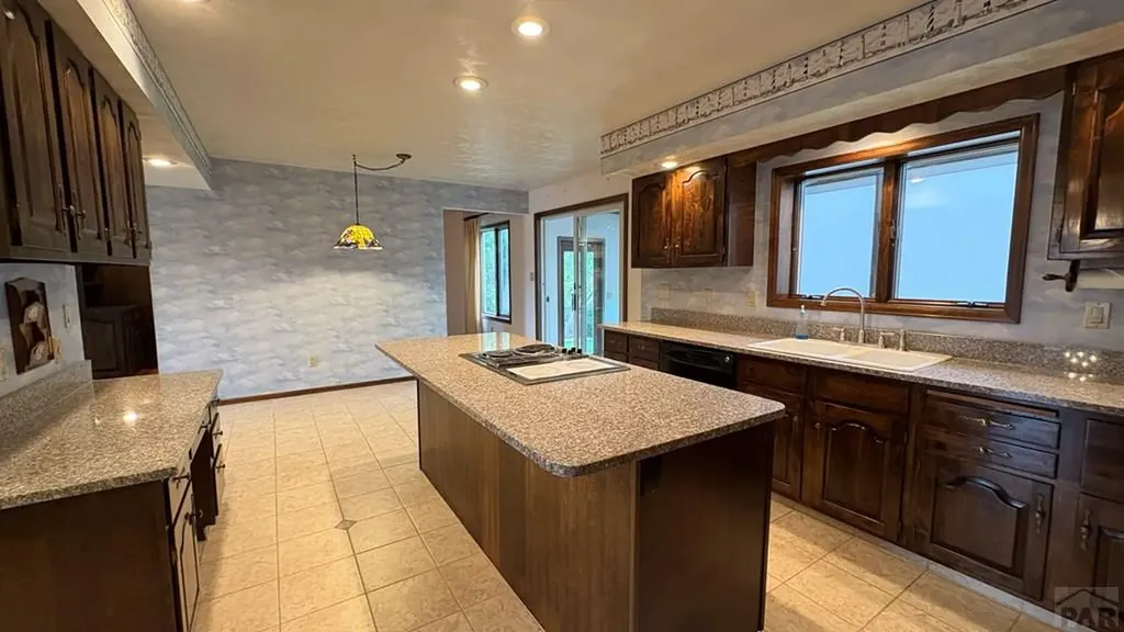 212 Bridle Trail Pueblo CO 81005