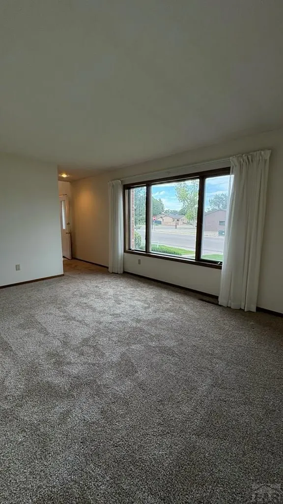 212 Bridle Trail Pueblo CO 81005