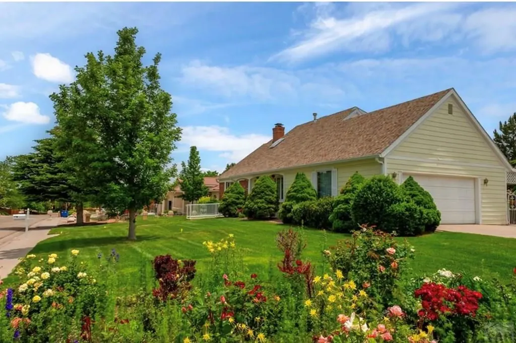 212 Bridle Trail Pueblo CO 81005