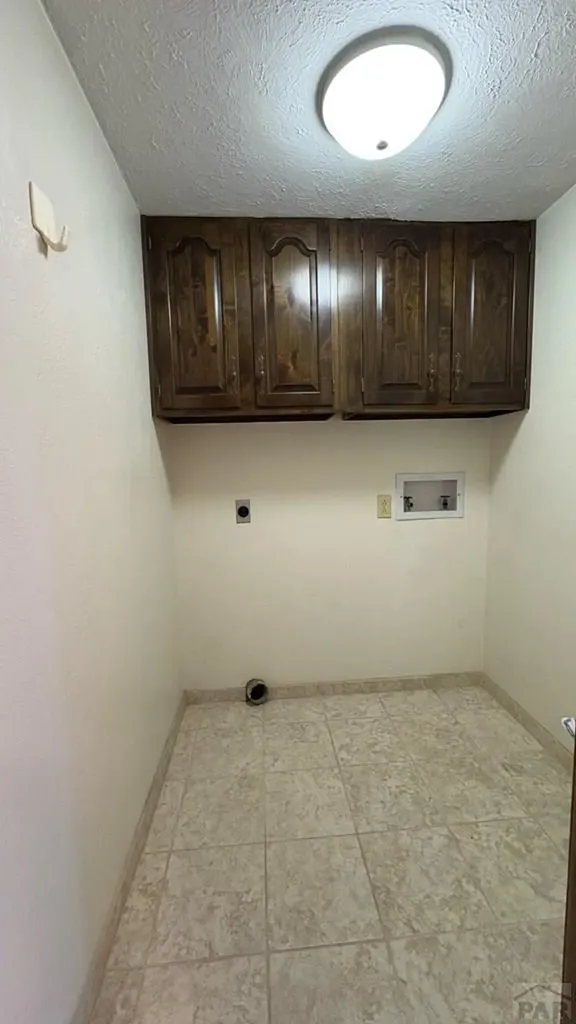 212 Bridle Trail Pueblo CO 81005