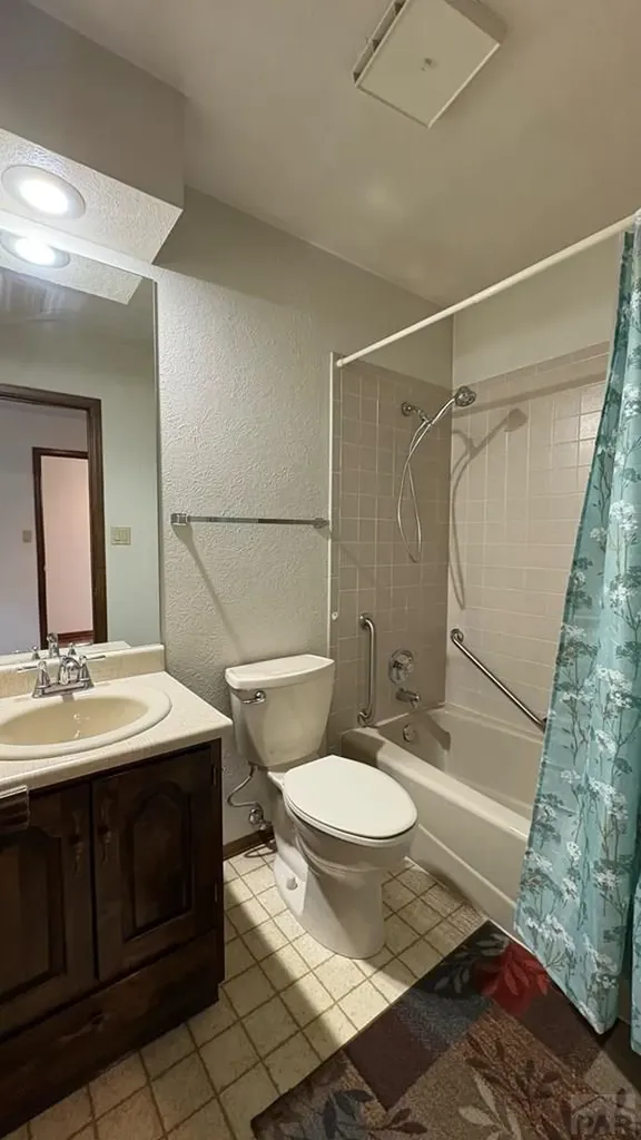 212 Bridle Trail Pueblo CO 81005