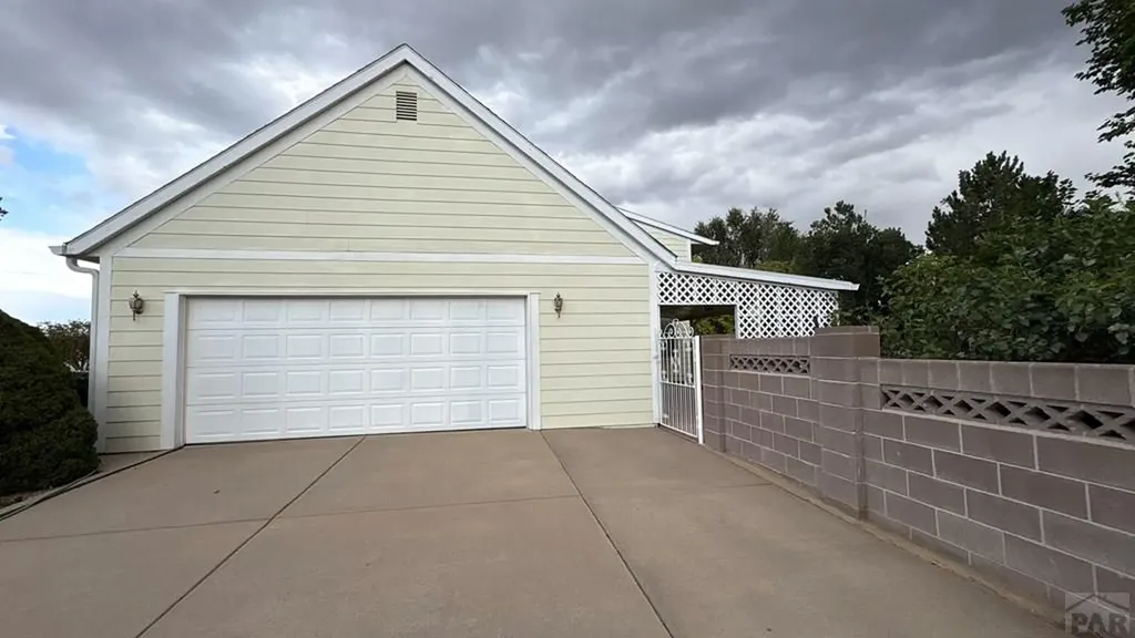 212 Bridle Trail Pueblo CO 81005