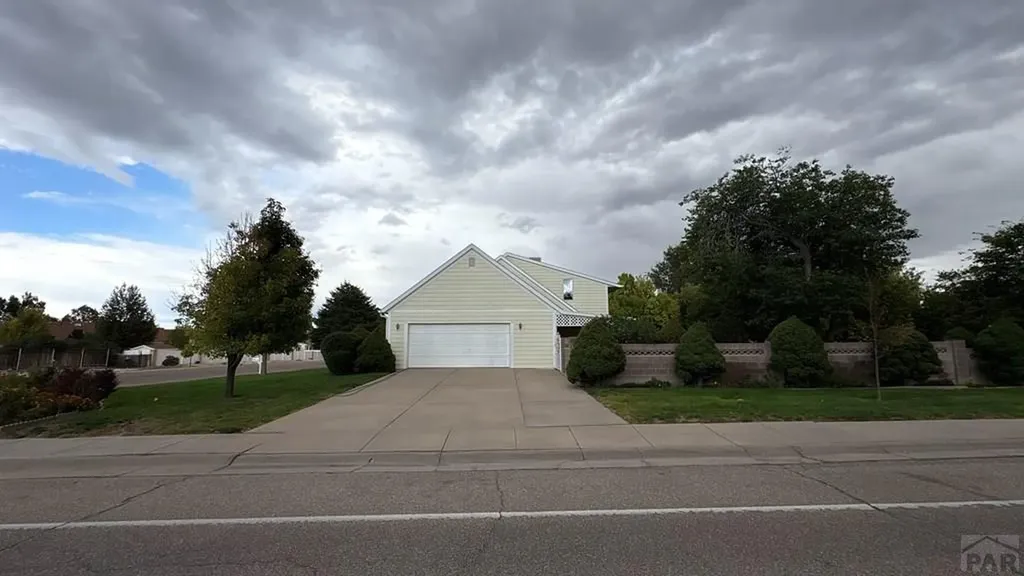 212 Bridle Trail Pueblo CO 81005