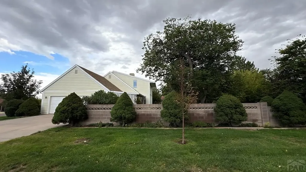 212 Bridle Trail Pueblo CO 81005