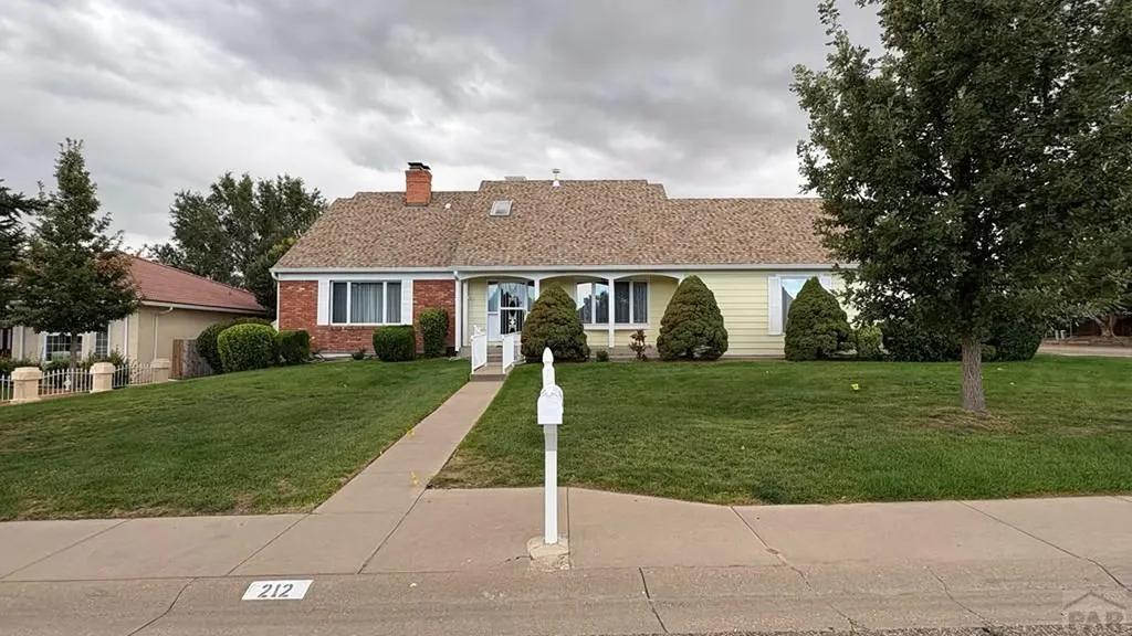 212 Bridle Trail Pueblo CO 81005
