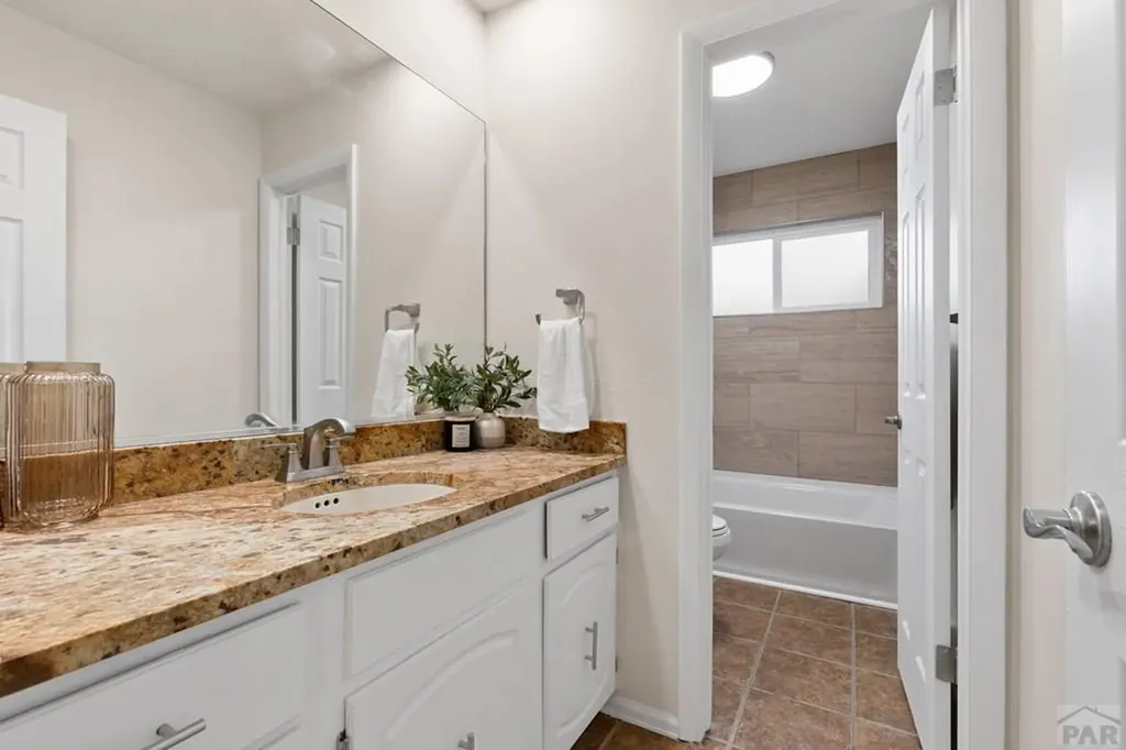 27 Radcliff Lane Pueblo CO 81005