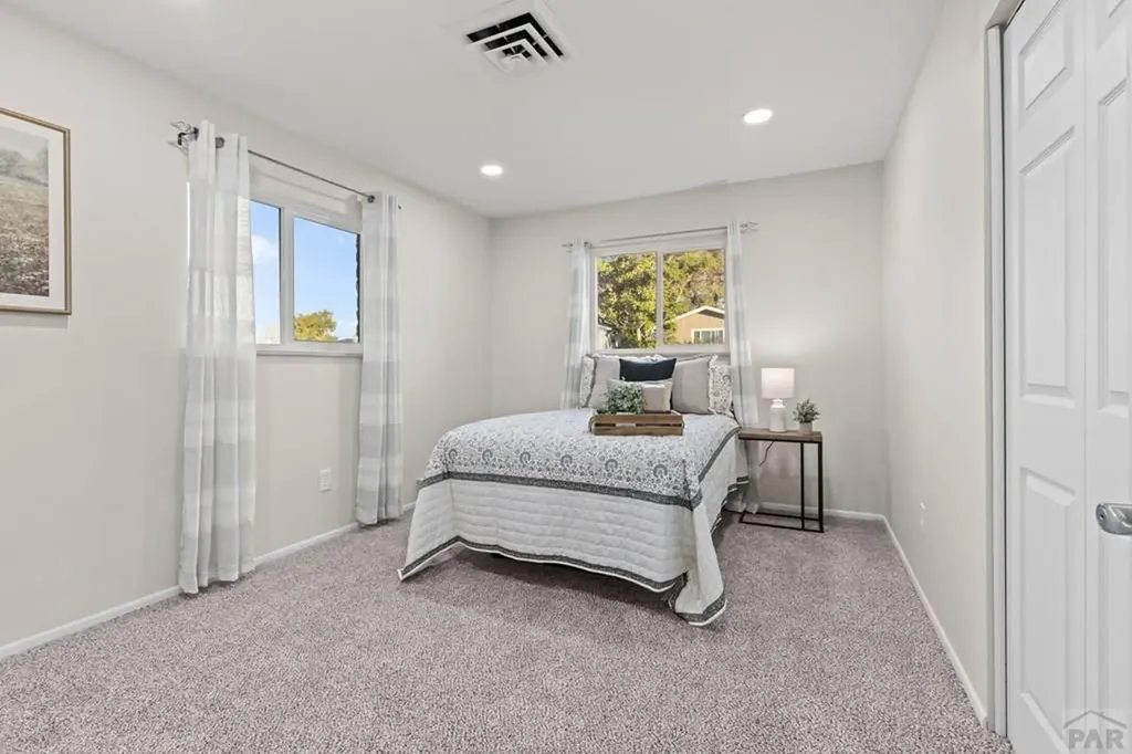 27 Radcliff Lane Pueblo CO 81005