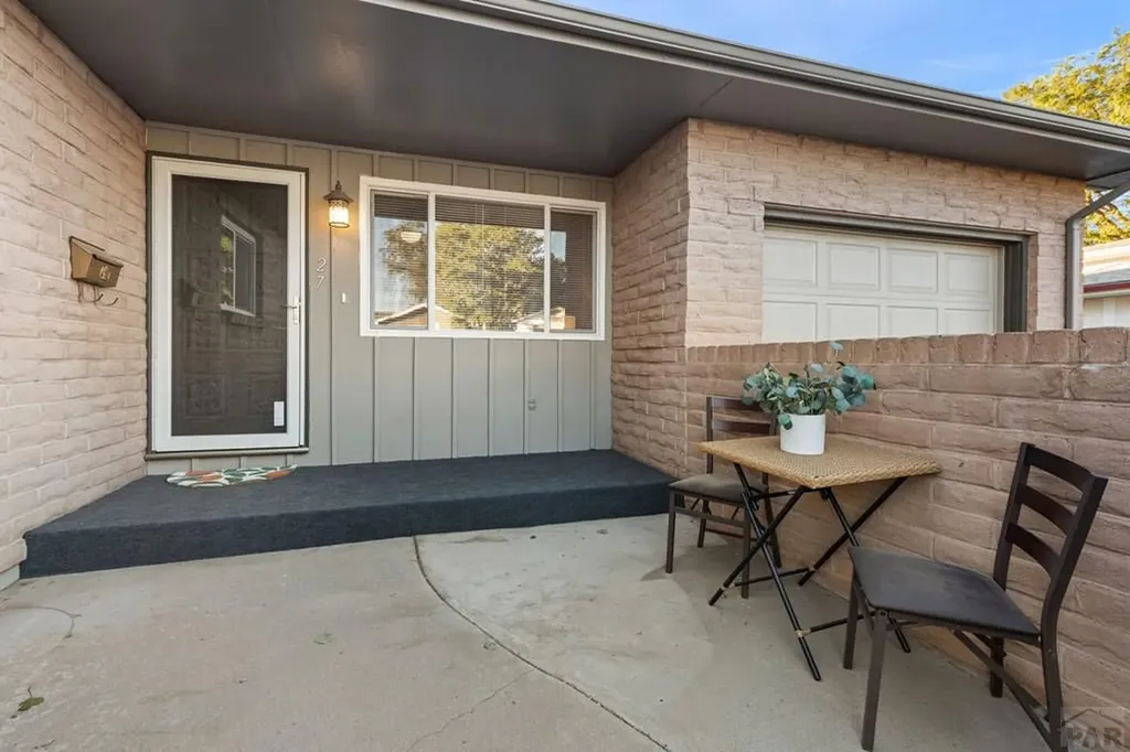 27 Radcliff Lane Pueblo CO 81005