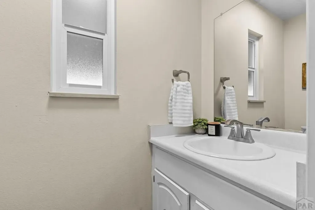 27 Radcliff Lane Pueblo CO 81005