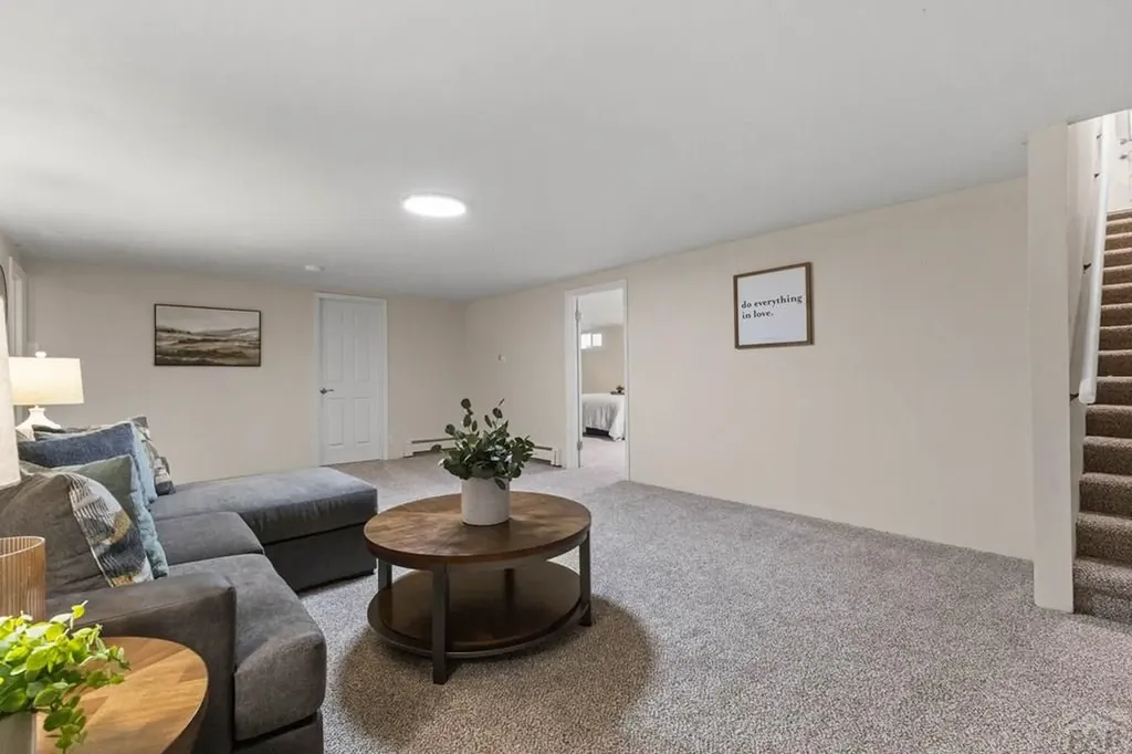 27 Radcliff Lane Pueblo CO 81005