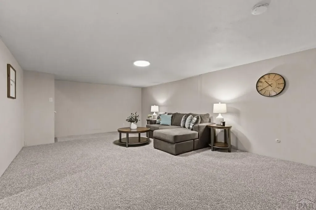 27 Radcliff Lane Pueblo CO 81005