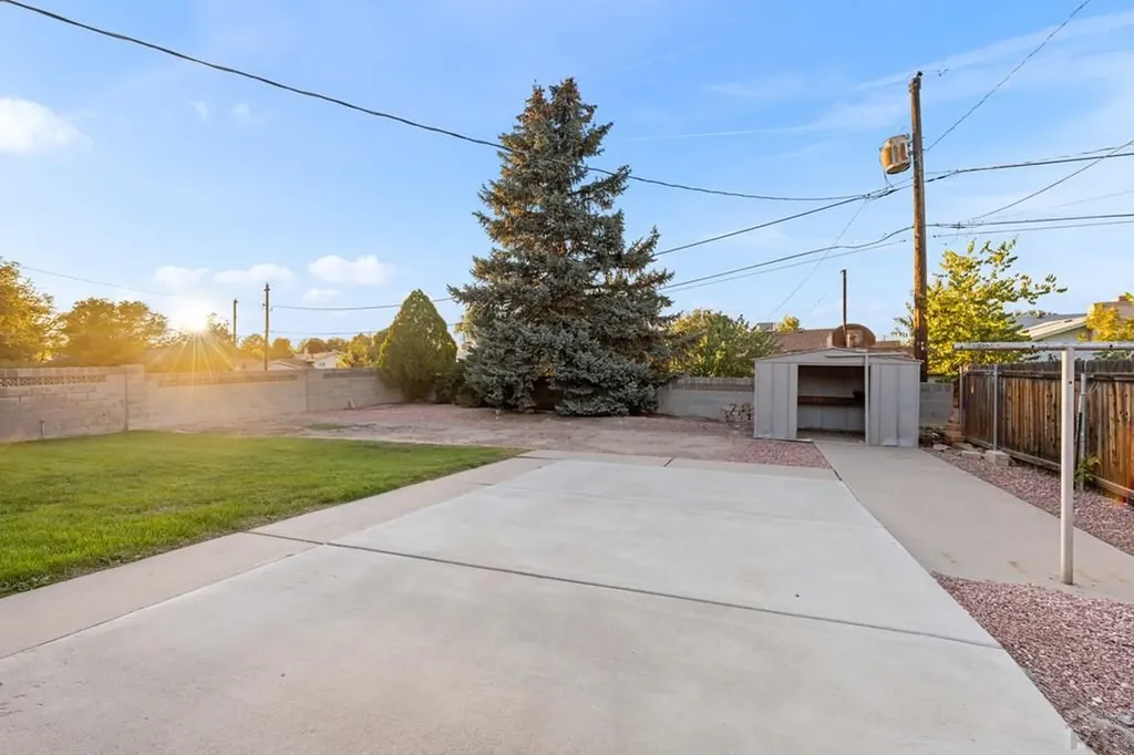 27 Radcliff Lane Pueblo CO 81005