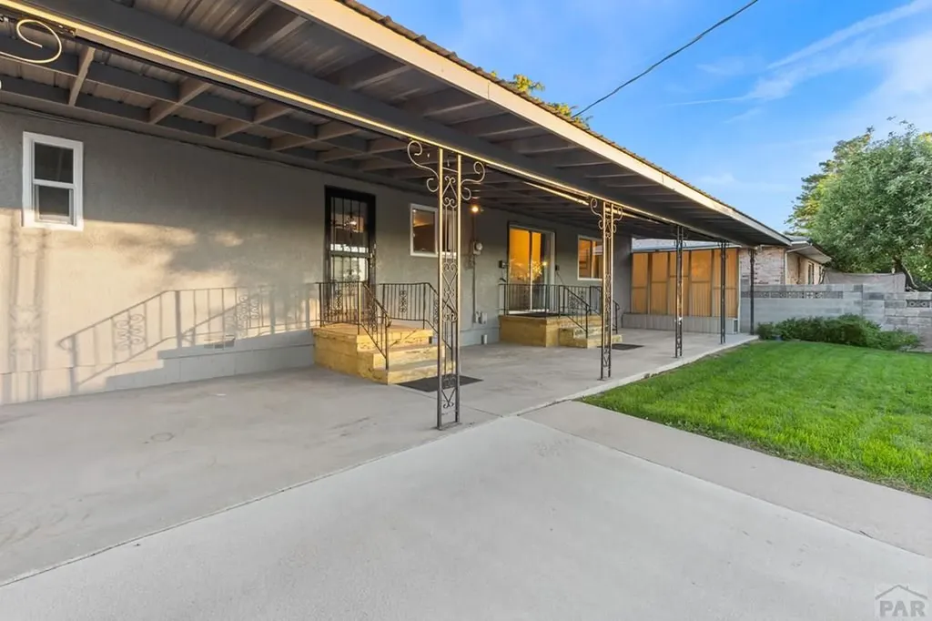 27 Radcliff Lane Pueblo CO 81005