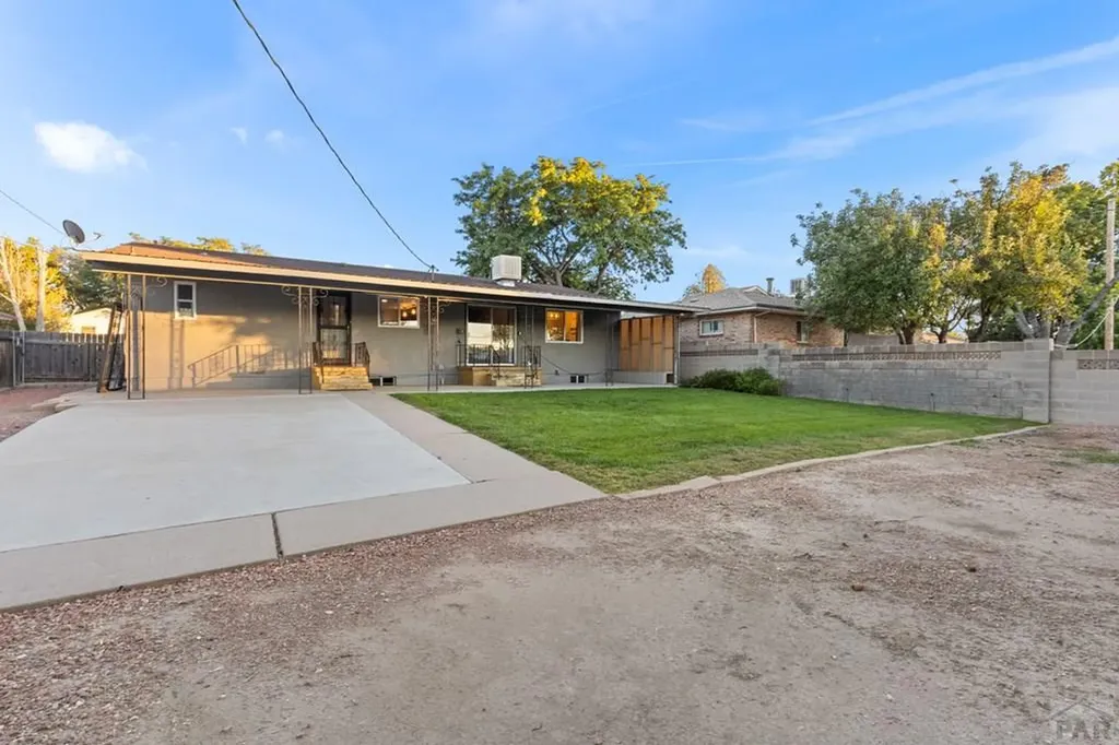 27 Radcliff Lane Pueblo CO 81005