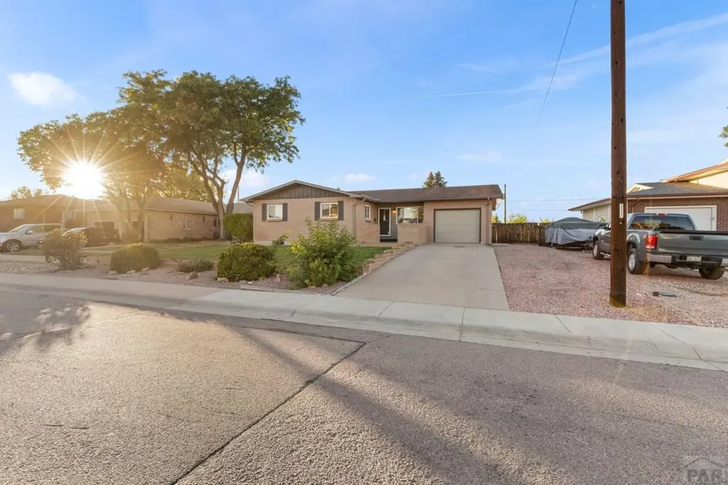 27 Radcliff Lane Pueblo CO 81005