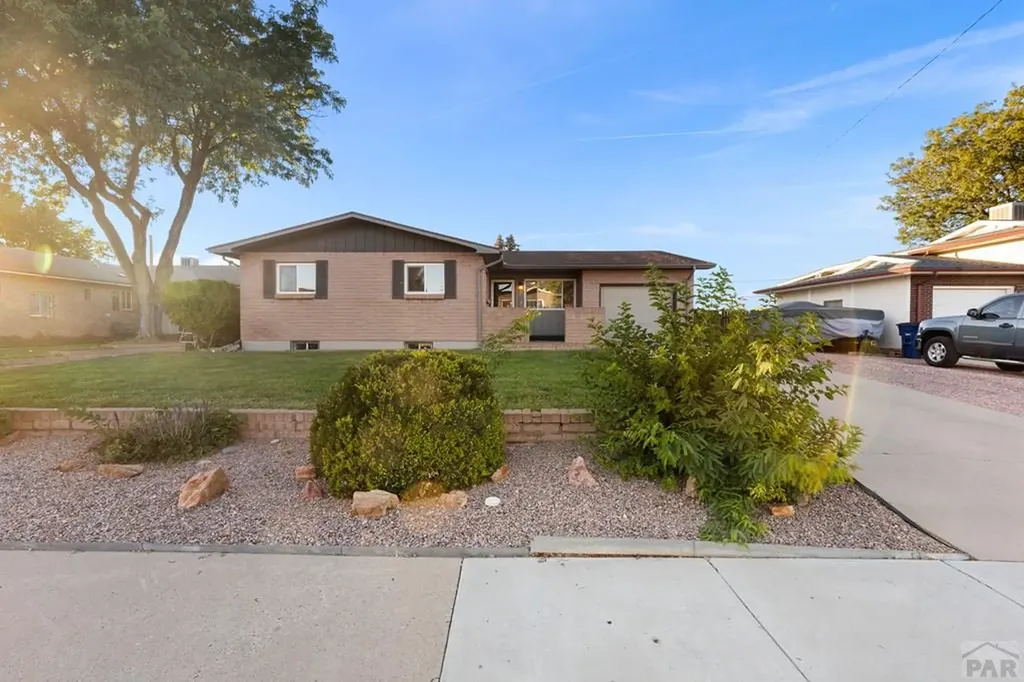 27 Radcliff Lane Pueblo CO 81005