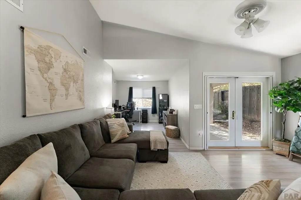 814 Edna Lane Pueblo CO 81005