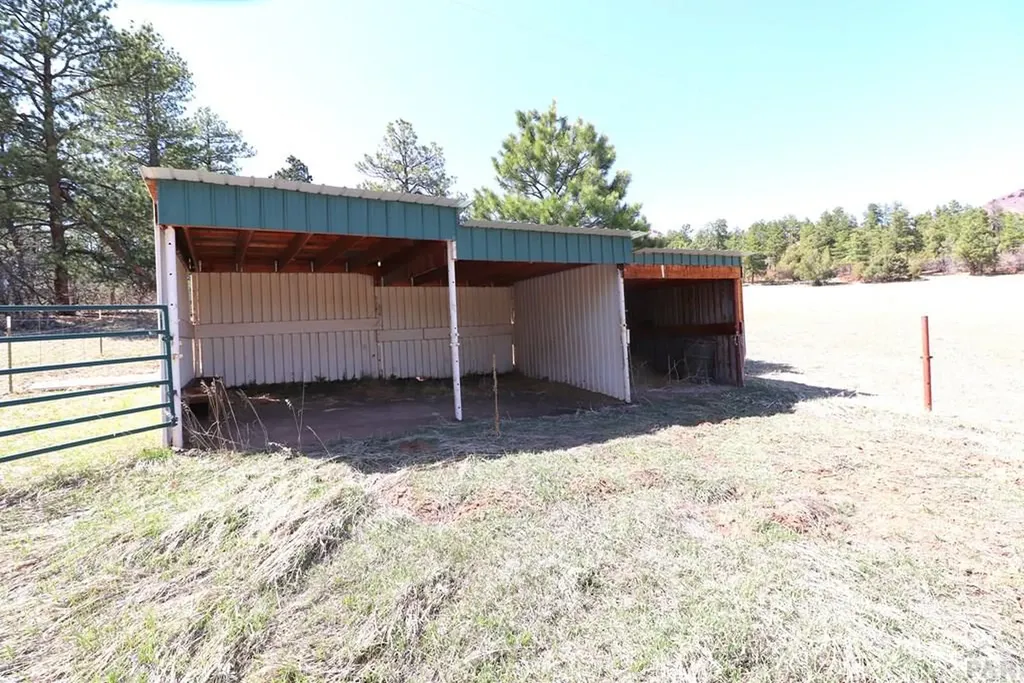 3990 North Creek Road Beulah CO 81023