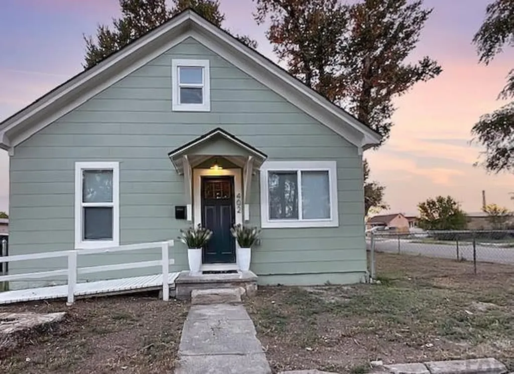 402 Barnes Avenue La Junta CO 81050
