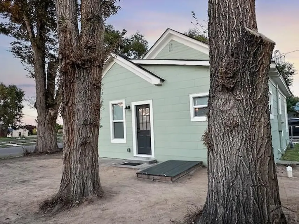 402 Barnes Avenue La Junta CO 81050