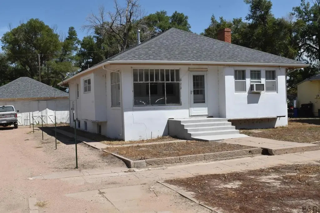 212 S Catalpa Street Manzanola CO 81058