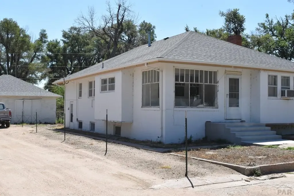 212 S Catalpa Street Manzanola CO 81058
