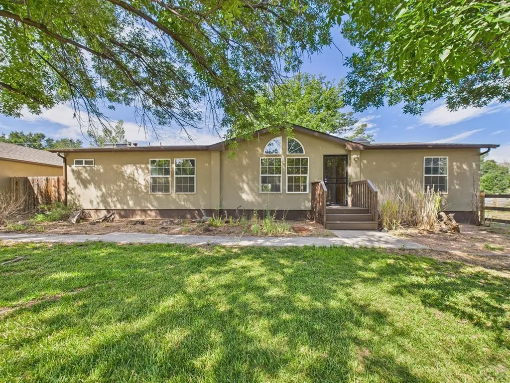 1131 24 1/2 Lane Pueblo CO 81006