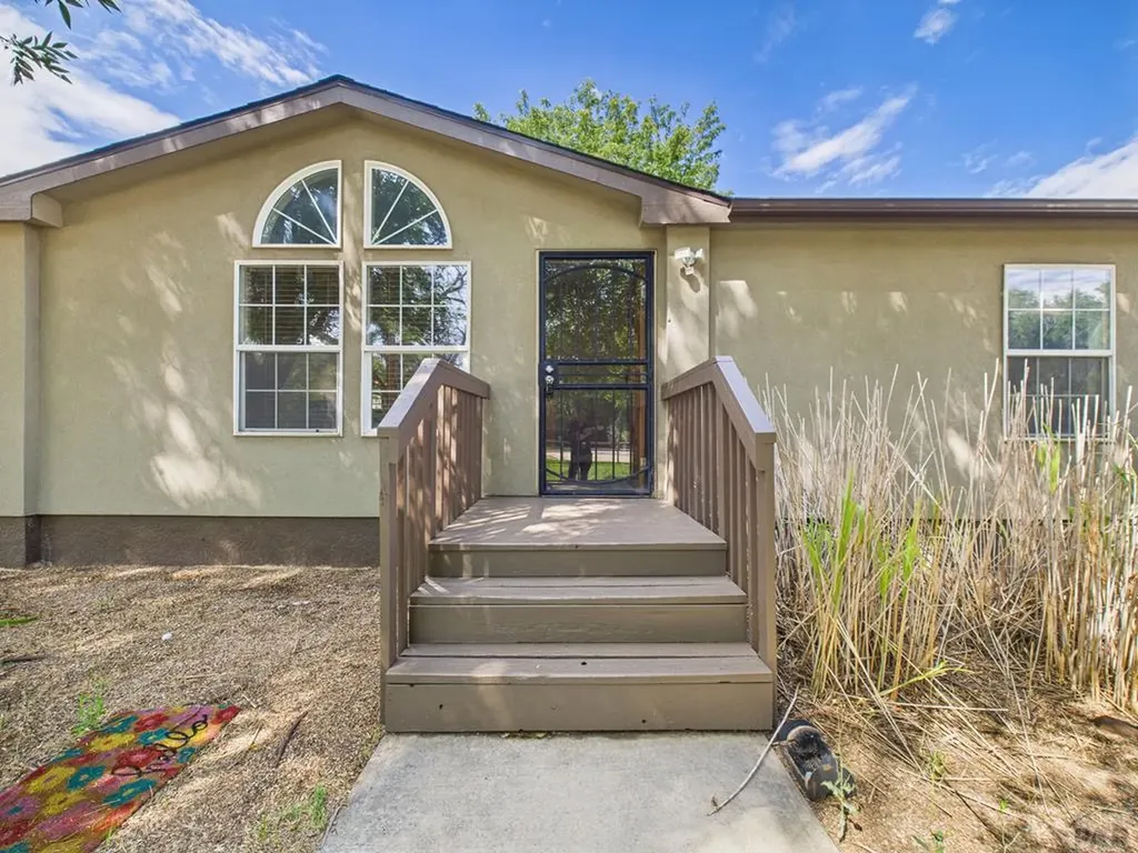 1131 24 1/2 Lane Pueblo CO 81006